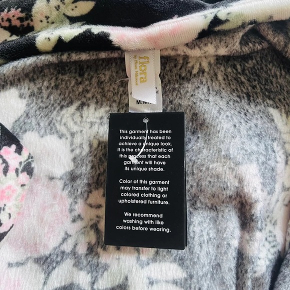 NEW Floral-printed Flora Nikrooz Fleece wrap Robe - Picture 4 of 5